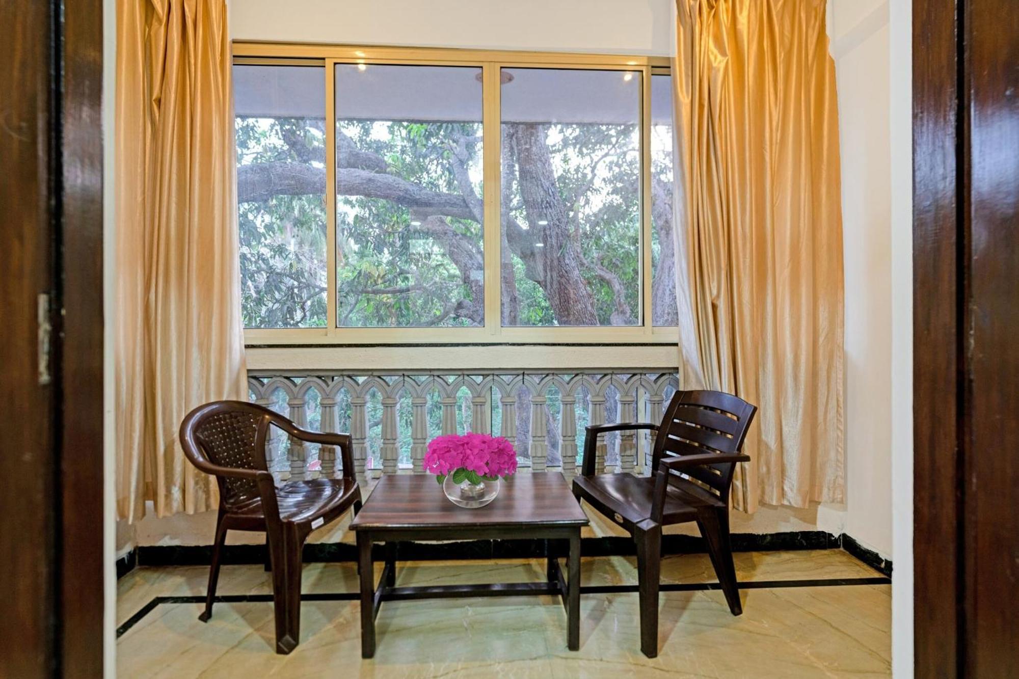 Collection O Oceana The Holiday Home Near Immaculate Conception Church ปณชี ภายนอก รูปภาพ